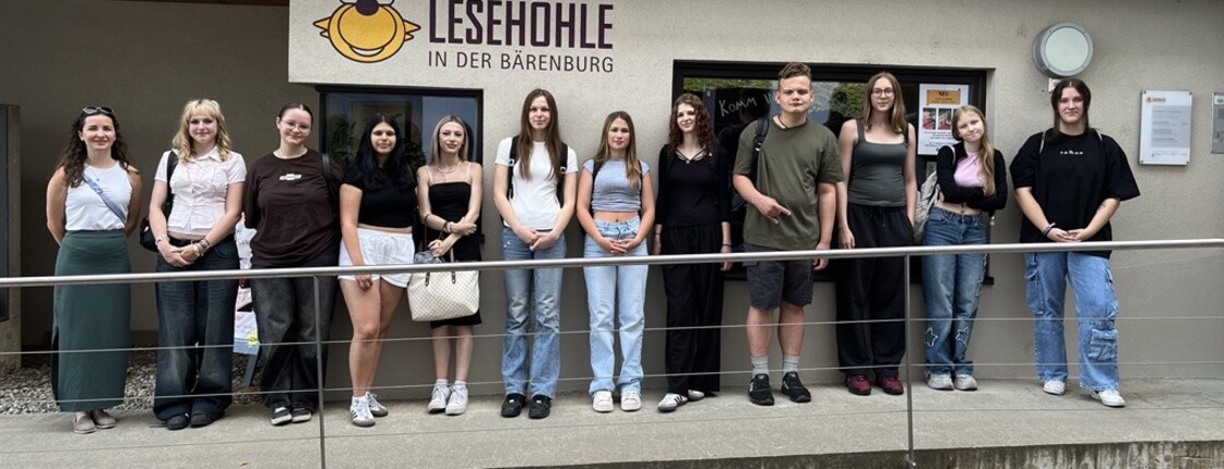 Schüler*innen lernen die Bärenburg kennen
