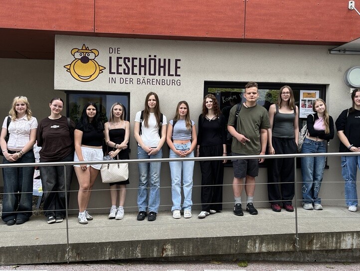 Schüler*innen lernen die Bärenburg kennen